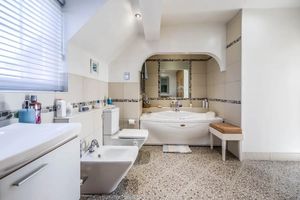 Master En-Suite- click for photo gallery